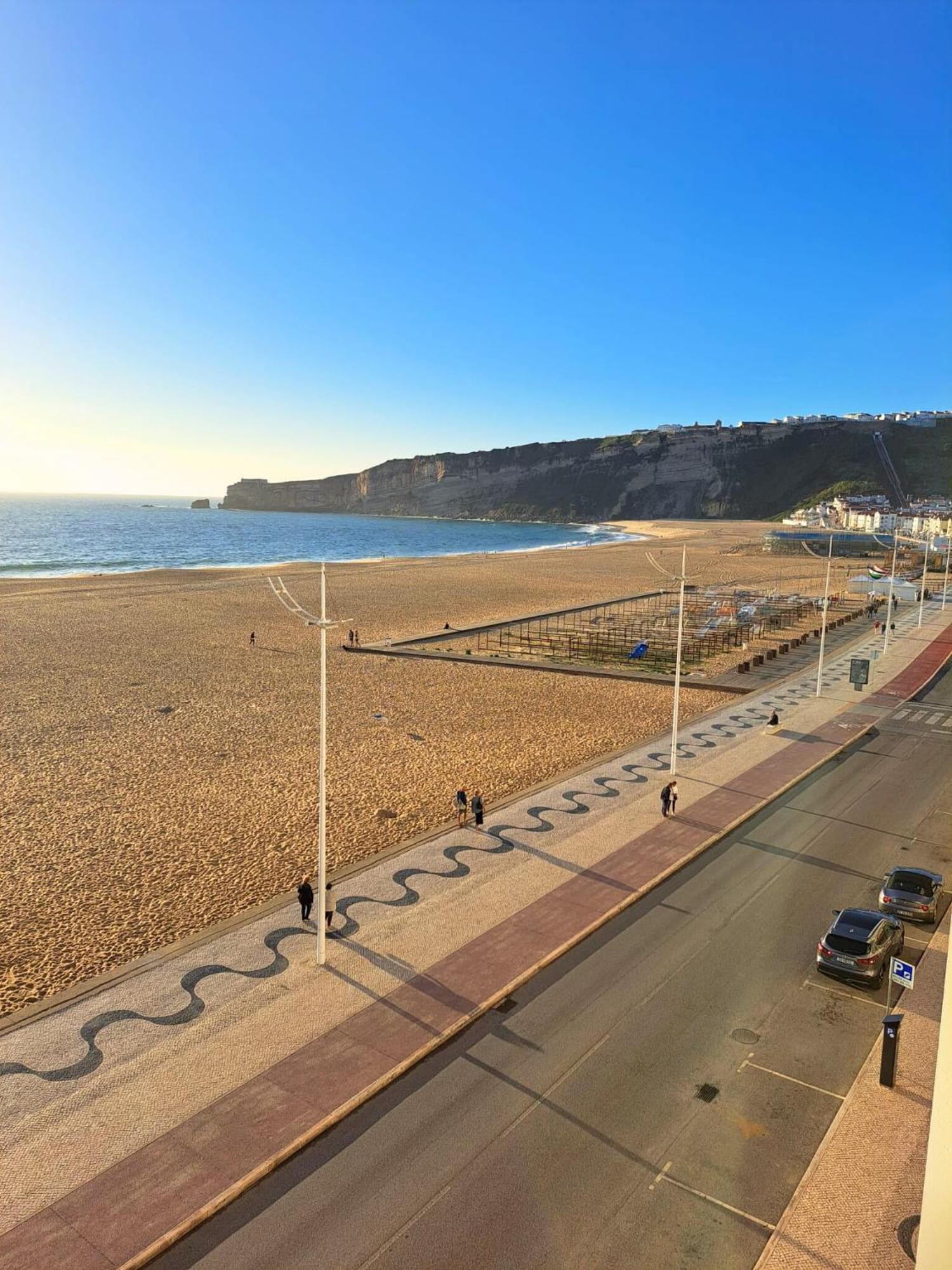 Sunset Terrace - Beachfront Apartment With Private Parking Nazare Luaran gambar