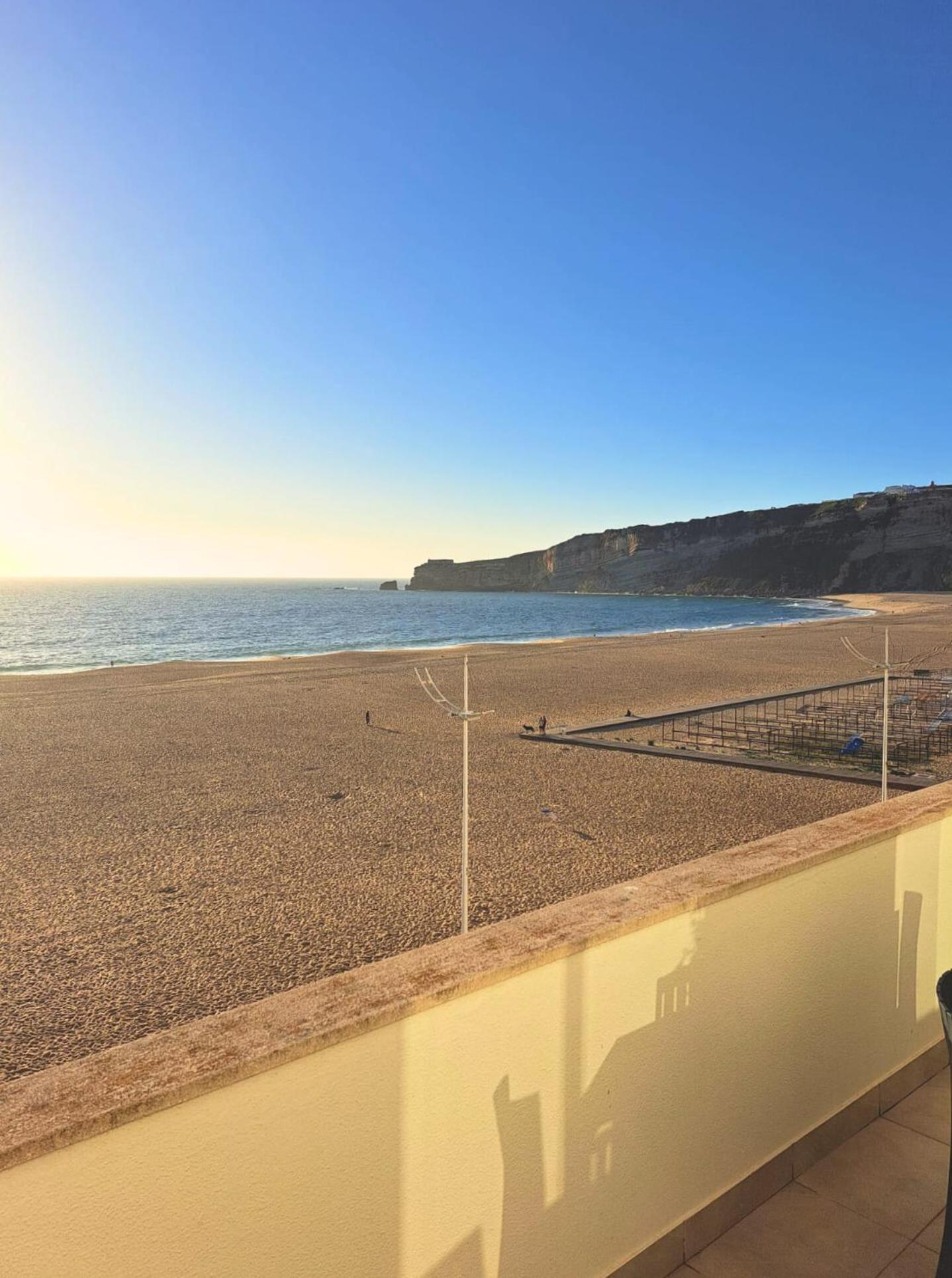 Sunset Terrace - Beachfront Apartment With Private Parking Nazare Luaran gambar